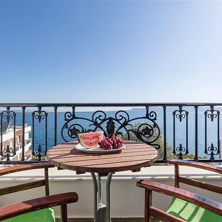 Aparthotel Dionysos